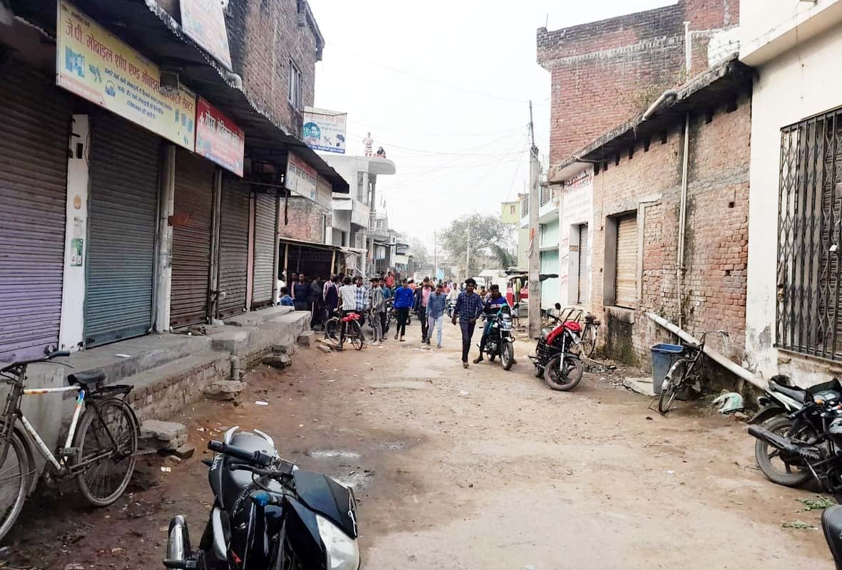 खुटार में गोली लगने से मृत गजरौला निवासी धर्मेंद्र का फाइल फोटो। स्रोत परिजन खुटार में गोली लगने से मृत गजरौला निवासी धर्मेंद्र का फाइल फोटो। स्रोत परिजन