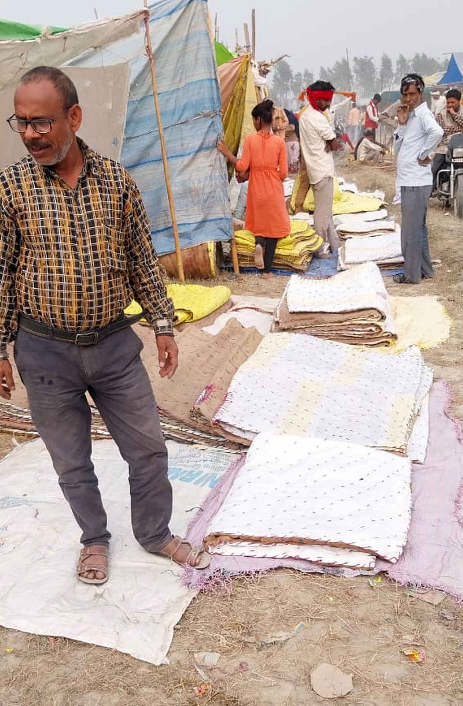 मेला ककोड़ा गंगा घाट पर स्नान करते लोग। संवाद