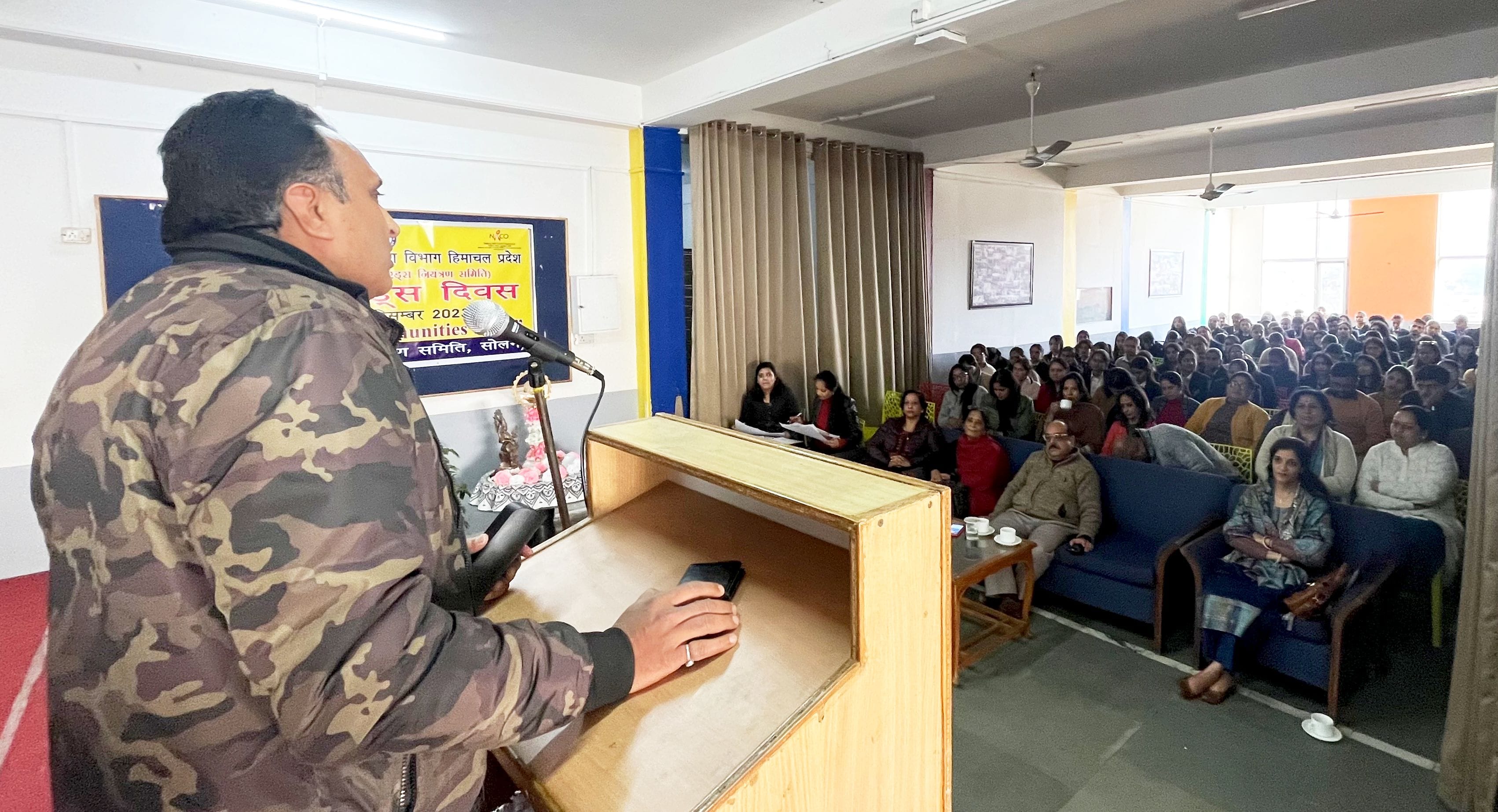 सोलन के साईं संजीवनी अस्पताल में विश्व एड्स दिवस पर आयोजित पोस्टर मेकिंग प्रतियोगिता में भाग सोलन के साईं संजीवनी अस्पताल में विश्व एड्स दिवस पर आयोजित पोस्टर मेकिंग प्रतियोगिता में भाग