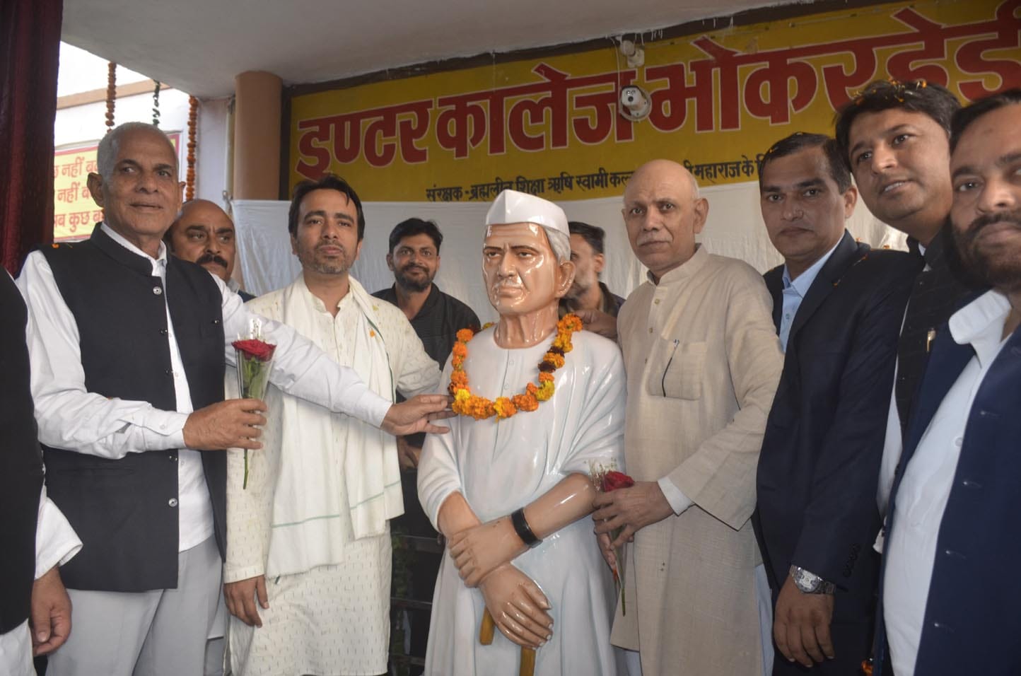 भोकरहेड़ी में जनसभा में पहुंचे रालोद राष्ट्रीय अध्यक्ष जयंत चौधरी का माल्यार्पण स्वागत करते, वि भोकरहेड़ी में जनसभा में पहुंचे रालोद राष्ट्रीय अध्यक्ष जयंत चौधरी का माल्यार्पण स्वागत करते, वि