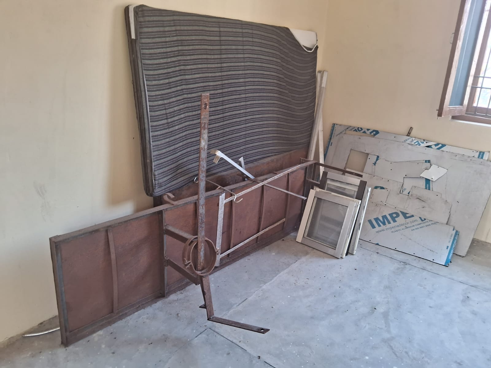 जोगिन्द्रनगर अस्पताल के सराय भवन में बदहाल सुविधाएं। संवाद जोगिन्द्रनगर अस्पताल के सराय भवन में बदहाल सुविधाएं। संवाद