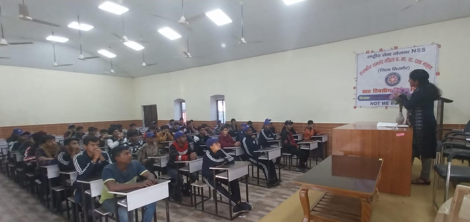 शमशेर स्कूल में एनएसएस स्वयंसेवियों को संबोधित करतीं अंजना शर्मा। संवाद शमशेर स्कूल में एनएसएस स्वयंसेवियों को संबोधित करतीं अंजना शर्मा। संवाद