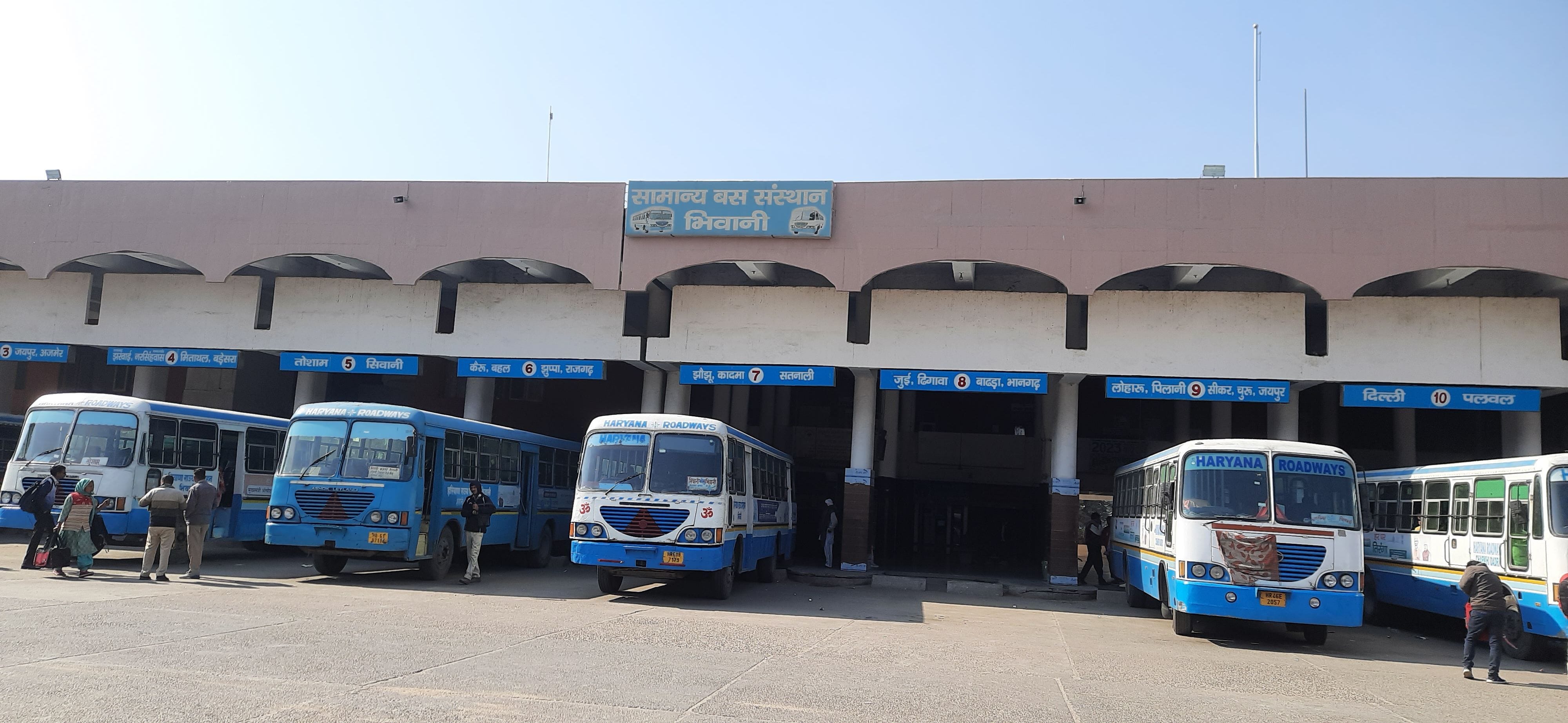 भिवानी का सामान्य बस स्टैंड । भिवानी का सामान्य बस स्टैंड ।