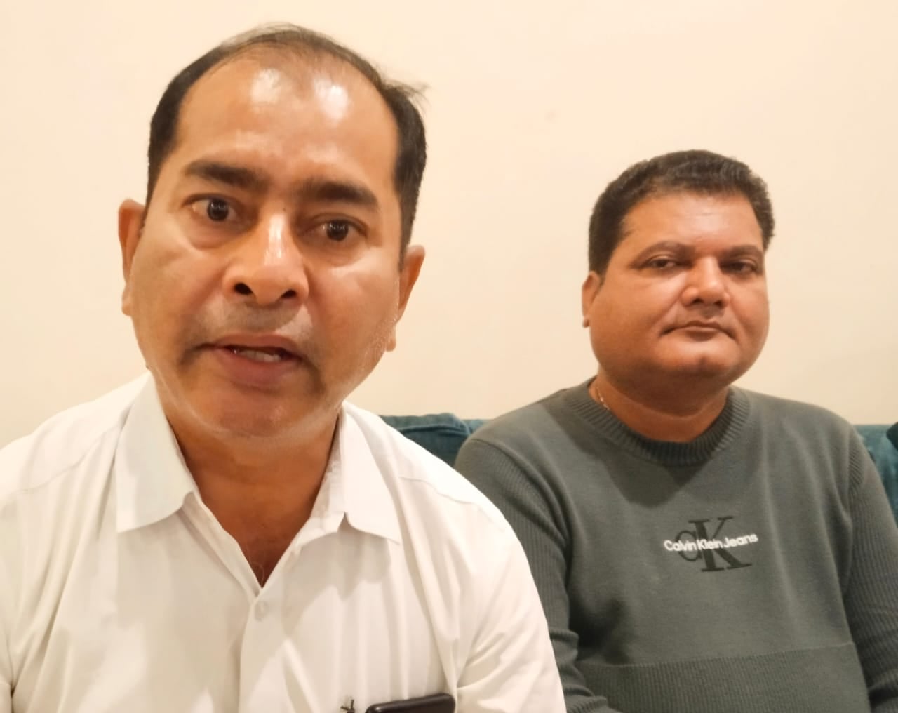 कुशीनगर में पत्रकारों से वार्ता करते बुद्धिस्ट स्ट्डीज के मैनेजिंग डायरेक्टर डाॅ. कोलेश कुमार कुशीनगर में पत्रकारों से वार्ता करते बुद्धिस्ट स्ट्डीज के मैनेजिंग डायरेक्टर डाॅ. कोलेश कुमार