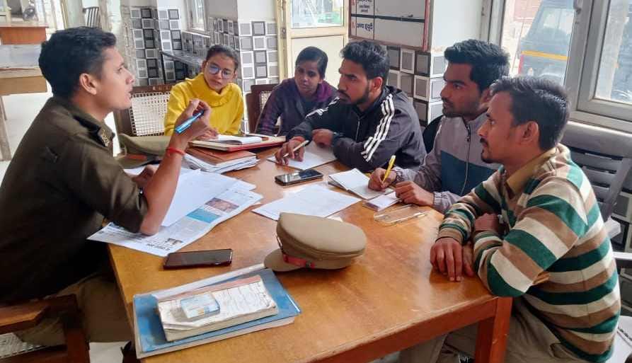 कोतवाली में प्रशिक्षण लेते हुए एनएसएस स्वयंसेवक। स्रोत, स्वयं