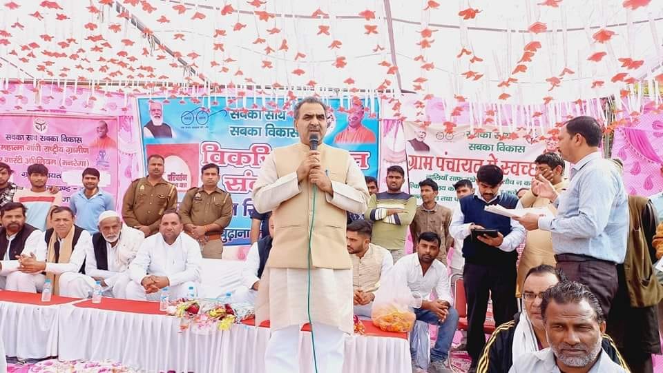 रतनपुरी के रियावली नंगला में संकल्प यात्रा की सभा को संबोधित करते केंद्रीय राज्यमंत्री डॉ. संज रतनपुरी के रियावली नंगला में संकल्प यात्रा की सभा को संबोधित करते केंद्रीय राज्यमंत्री डॉ. संज