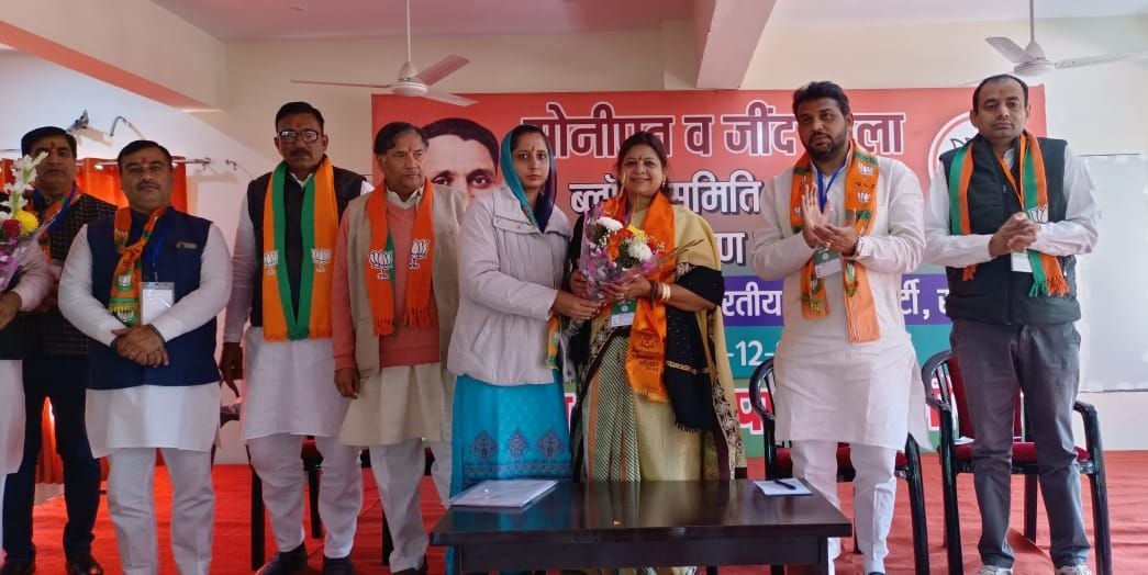 फोटो 13. सोनीपत में भाजपा कार्यालय में ब्लॉक समिति सदस्यों के प्रशिक्षण सत्र के दौरान पूर्व मंत फोटो 13. सोनीपत में भाजपा कार्यालय में ब्लॉक समिति सदस्यों के प्रशिक्षण सत्र के दौरान पूर्व मंत