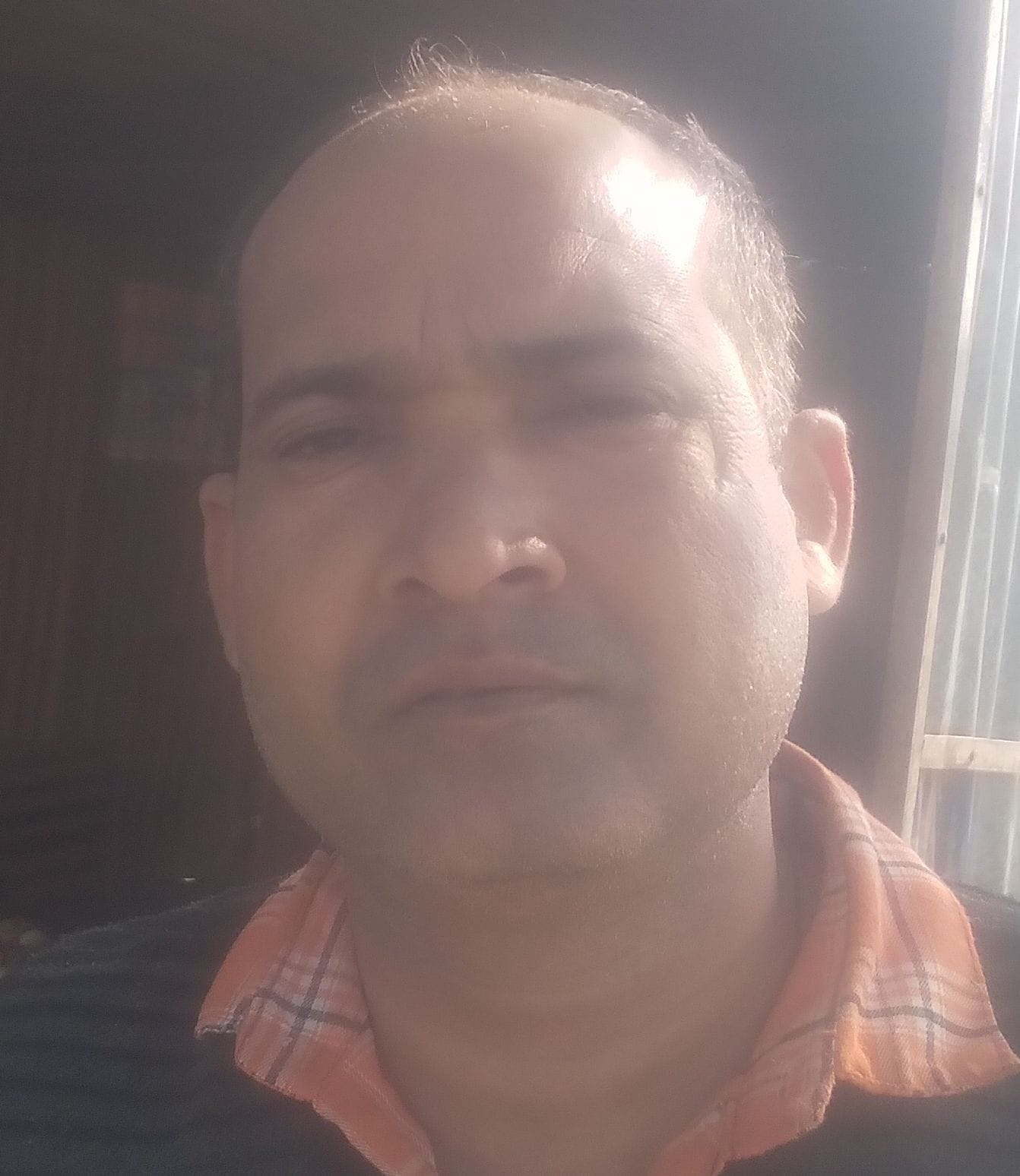 05जेएनडी19-शौचालय के हालातों की जानकारी देते शहरवासी। संवाद