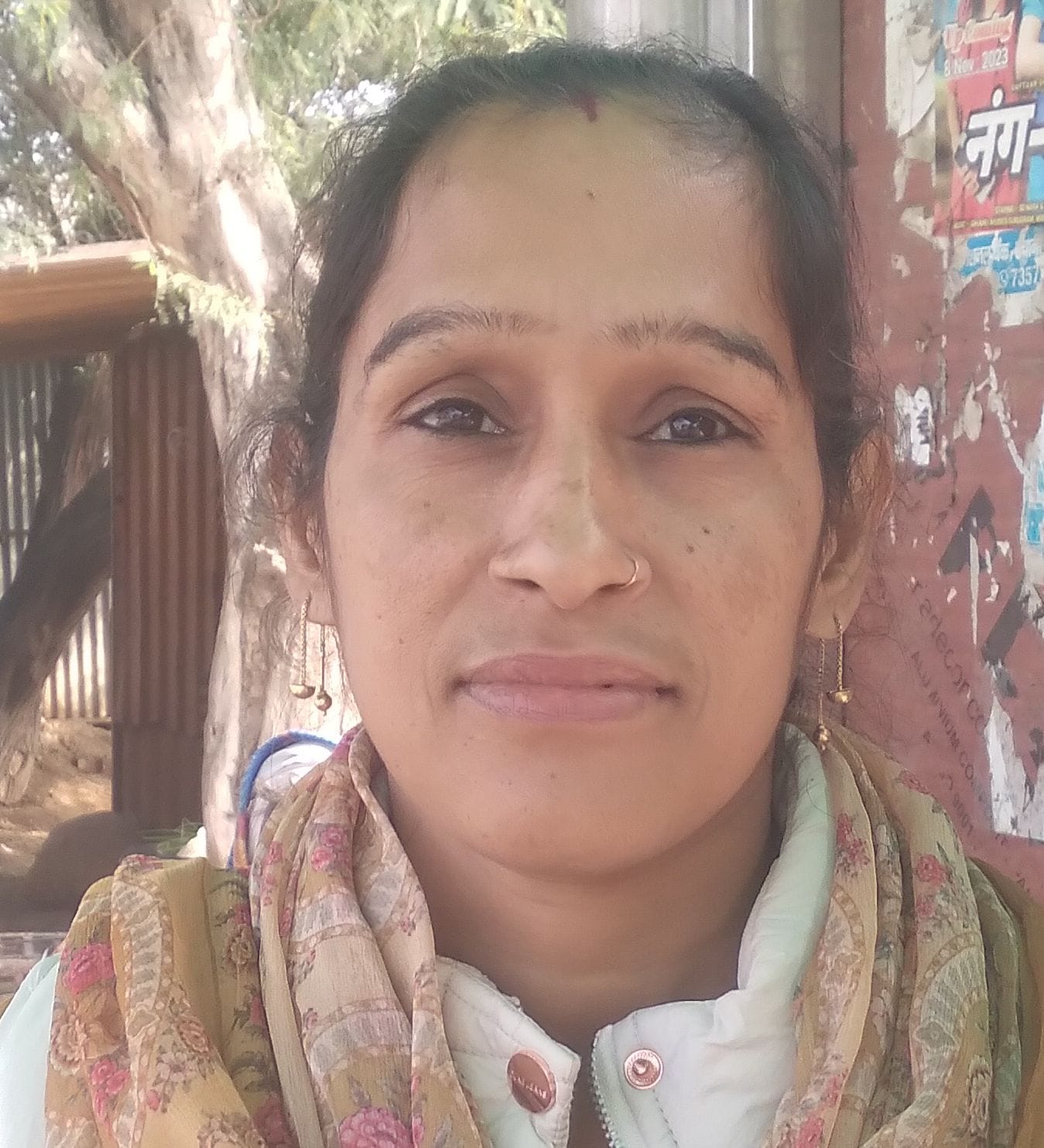 05जेएनडी19-शौचालय के हालातों की जानकारी देते शहरवासी। संवाद