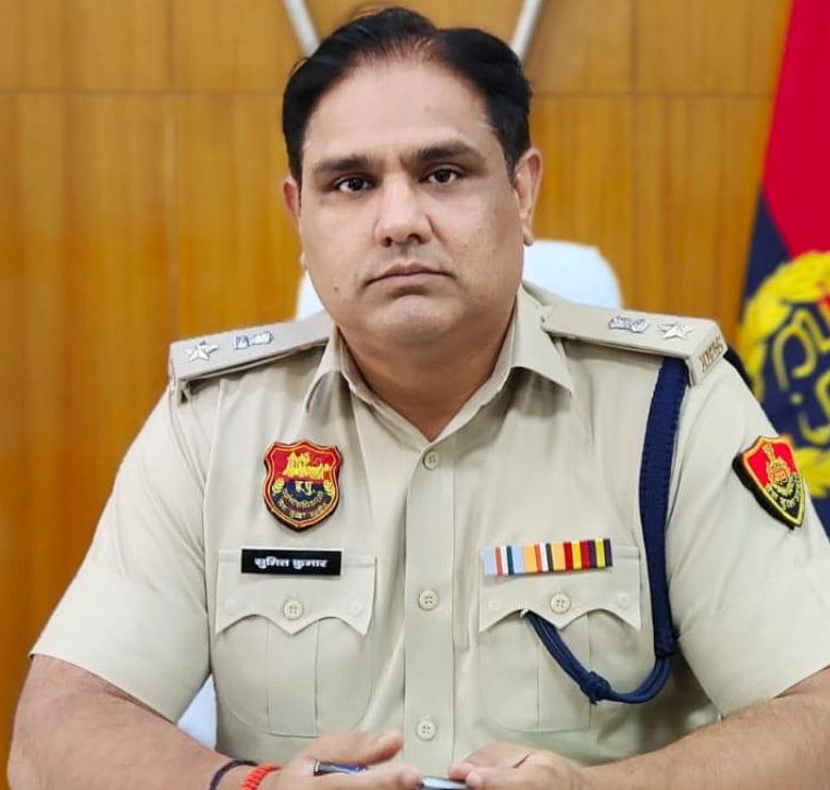 05जेएनडी40 : सुबह के समय धुंध के बीच से गुजरते वाहन। संवाद 05जेएनडी40 : सुबह के समय धुंध के बीच से गुजरते वाहन। संवाद