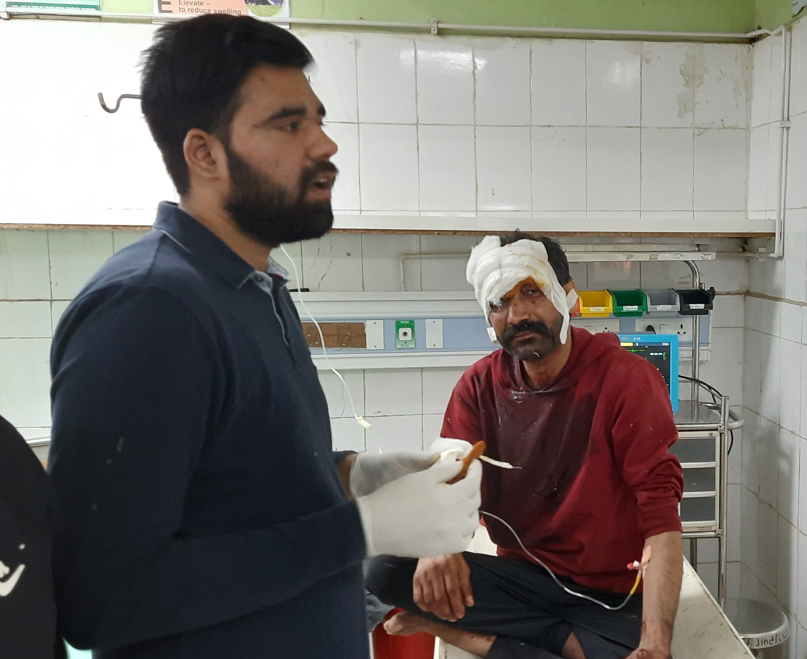 07जेएनडी10: नागरिक अस्पताल में दाखिल डॉ. गुंजन। संवाद। 07जेएनडी10: नागरिक अस्पताल में दाखिल डॉ. गुंजन। संवाद।