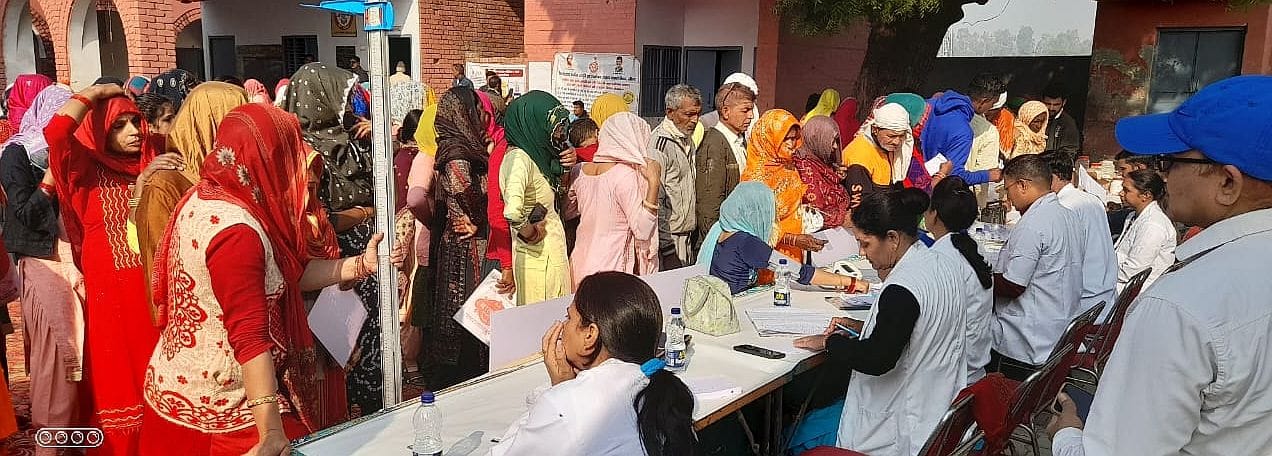 08जेएनडी44: ग्रामीणों को विकसित भारत बनाने की शपथ दिलाते हुए अधिकारी। स्वयं 08जेएनडी44: ग्रामीणों को विकसित भारत बनाने की शपथ दिलाते हुए अधिकारी। स्वयं