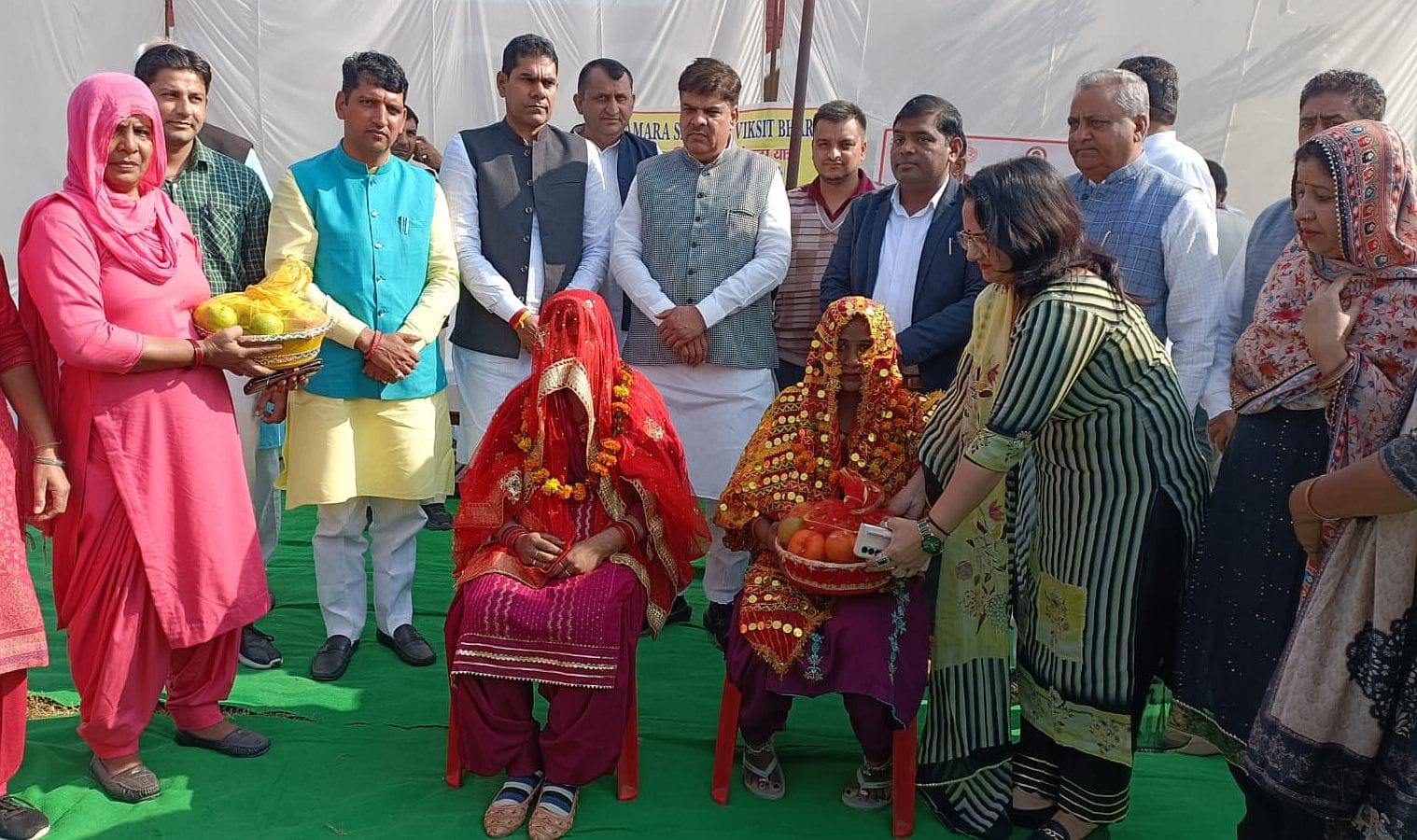 08जेएनडी48: उज्जवला योजना के तहत लाभ देते हुए भाजपा जिलाध्यक्ष राजू मोर व अन्य। स्वयं 08जेएनडी48: उज्जवला योजना के तहत लाभ देते हुए भाजपा जिलाध्यक्ष राजू मोर व अन्य। स्वयं