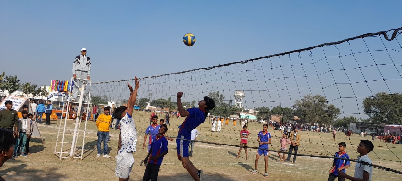 पैसे खो जाने पर रोती छात्रा पैसे खो जाने पर रोती छात्रा