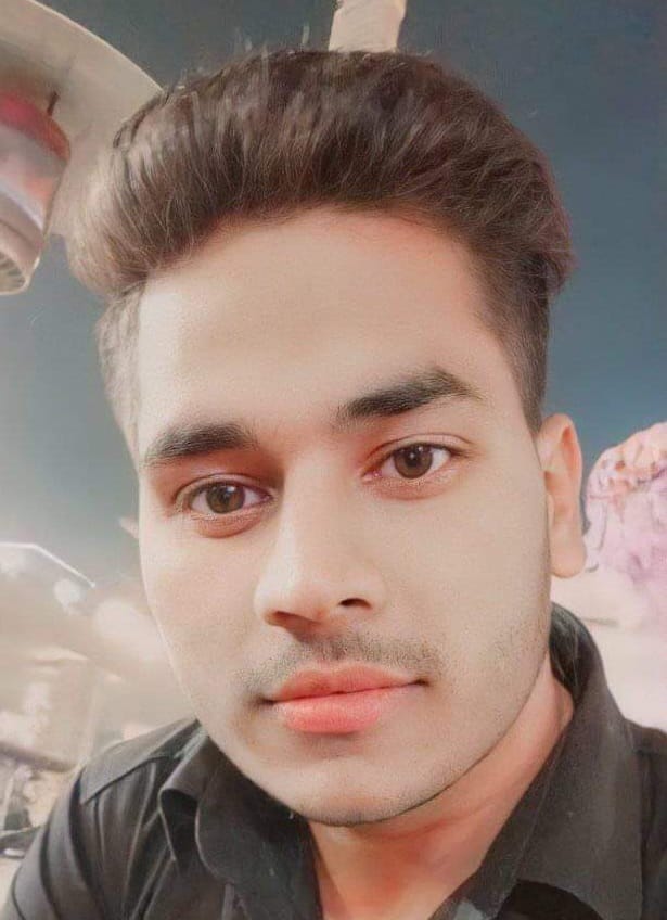 मौके पर जांच करती पुलिस।