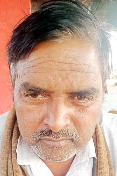 सहकारी चीनी मिल करनापुर में पेराई बंद होने से यार्ड में गन्ने भरी खड़ी ट्रैक्टर ट्रालियां। संवा