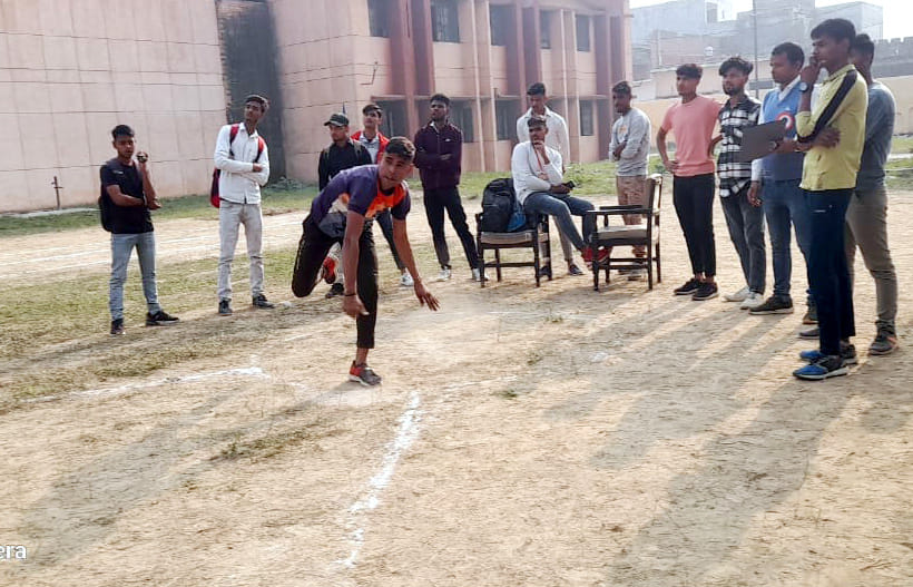 बिल्सी कॉलेज में आयोजित दौड़ में हिस्सा लेती छात्राएं। संवाद बिल्सी कॉलेज में आयोजित दौड़ में हिस्सा लेती छात्राएं। संवाद