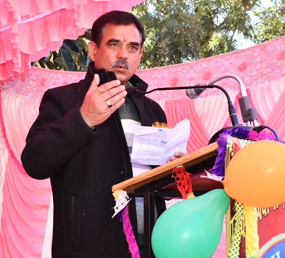 दाड़लाघाट के सरस्वती विद्या मंदिर वरिष्ठ माध्यमिक विद्यालय में आयोजित वार्षिक पुरस्कार वितरण सम दाड़लाघाट के सरस्वती विद्या मंदिर वरिष्ठ माध्यमिक विद्यालय में आयोजित वार्षिक पुरस्कार वितरण सम
