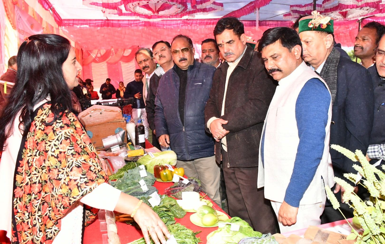 नालागढ़ उपमंडल की ग्राम पंचायत मनलोग कलां में आयोजित किसान मेले को संबोधित करते सीपीएस संजय अवस