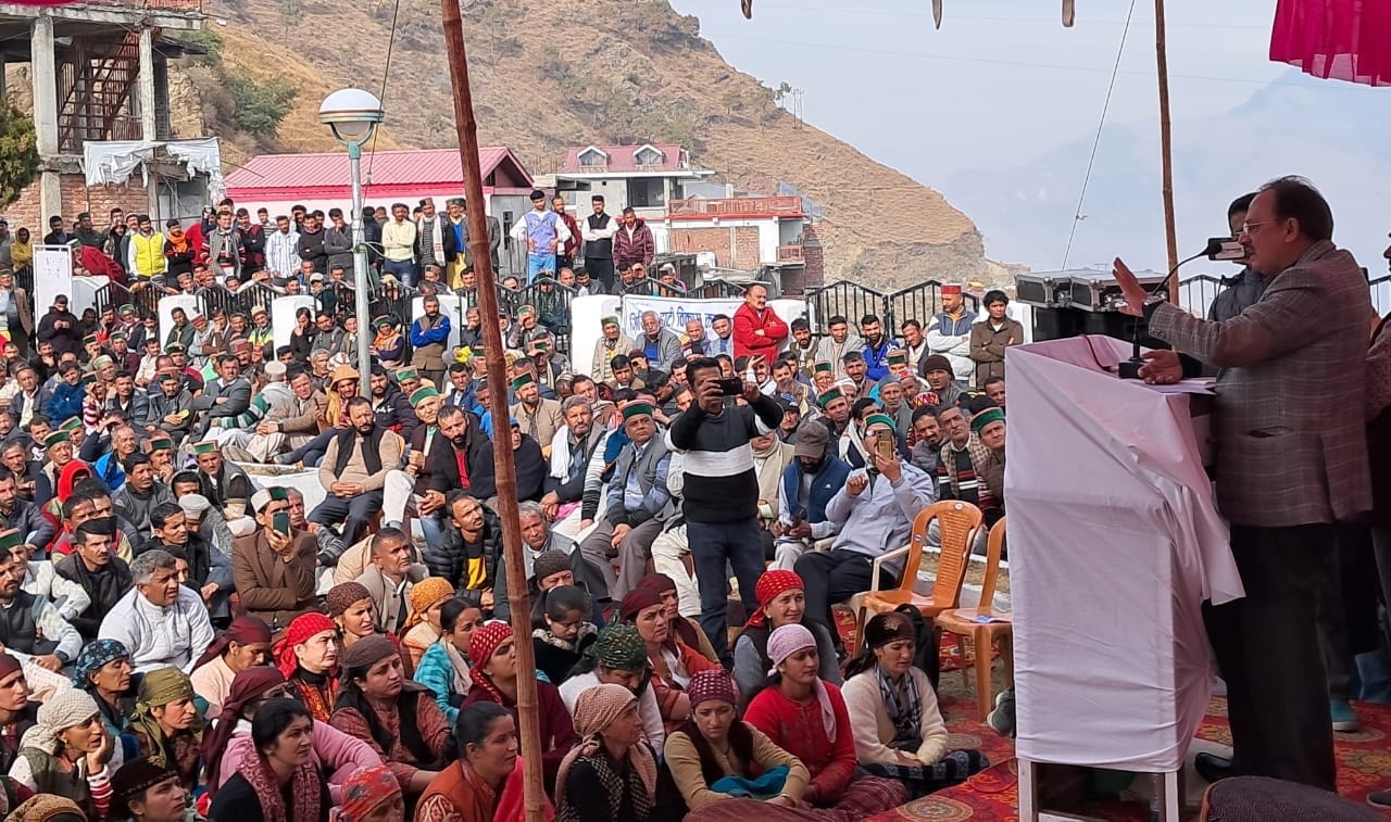 शिलाई में गिरिपार हाटी विकास कल्याण मंच की खुमली में मौजूद उद्योग मंत्री हर्षवर्धन चौहान व मंच शिलाई में गिरिपार हाटी विकास कल्याण मंच की खुमली में मौजूद उद्योग मंत्री हर्षवर्धन चौहान व मंच