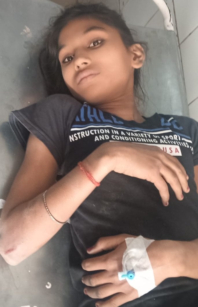 घायल आशीष सरोज। घायल आशीष सरोज।