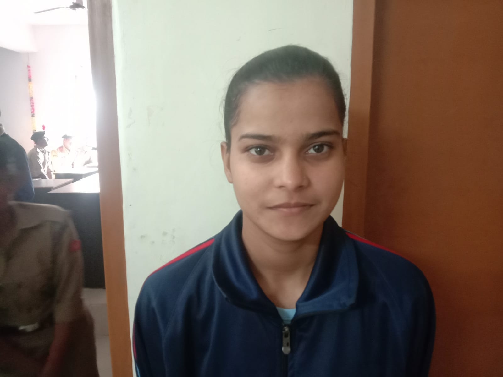 करियर काउंसलिग को संबोधित करते जिला सेवायोजन अधिकारी विवेक शुक्ला । संवाद