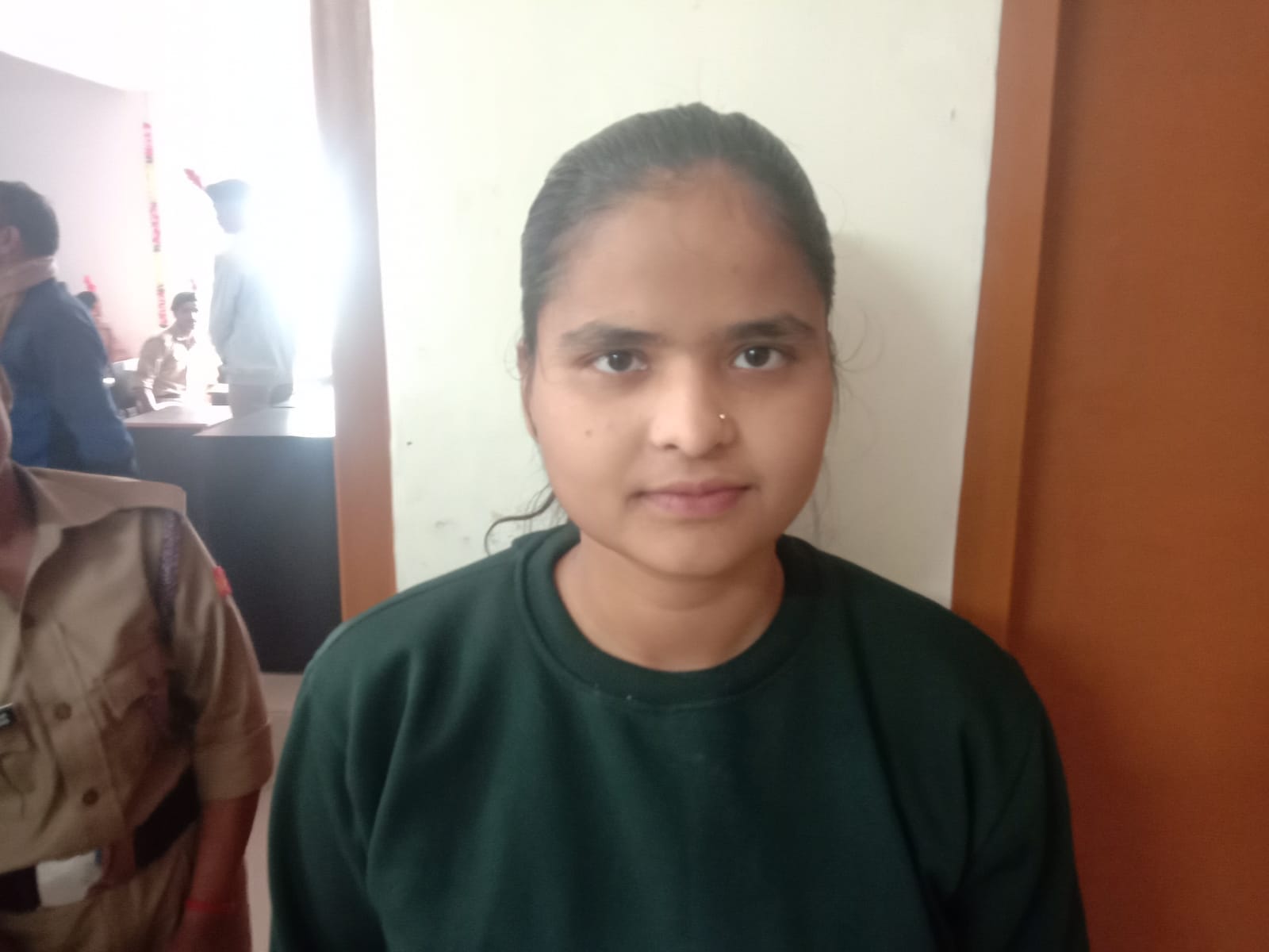 करियर काउंसलिग को संबोधित करते जिला सेवायोजन अधिकारी विवेक शुक्ला । संवाद