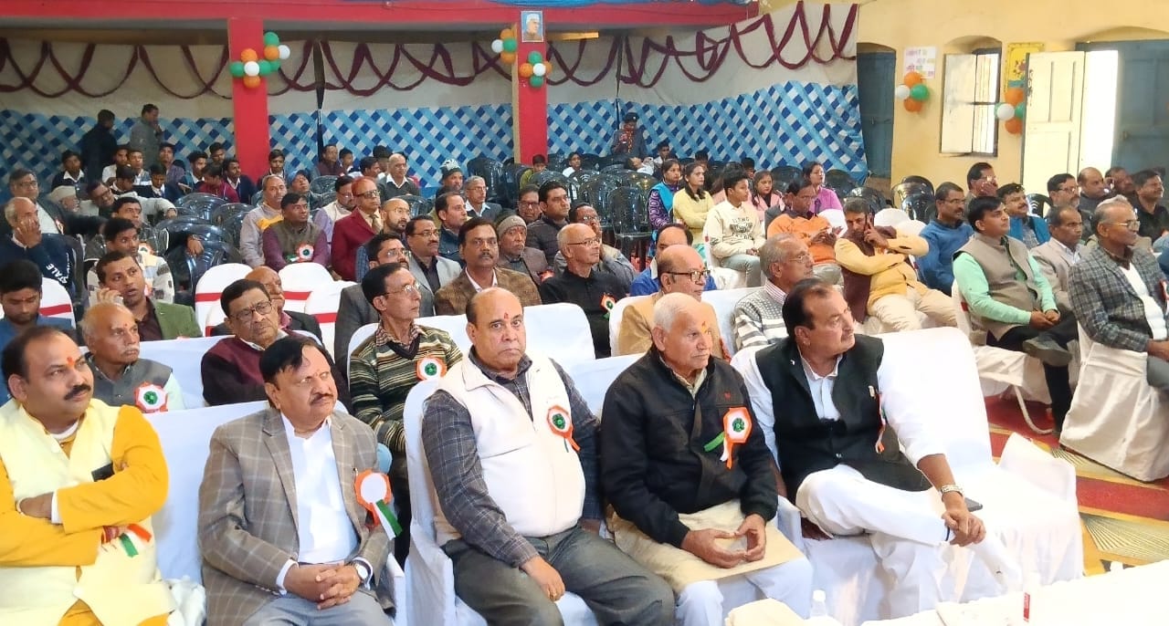 राम इंटर कॉलेज में आयोजित पुरातन छात्र सम्मेलन में कार्यक्रम प्रस्तुत करता छात्र । संवाद राम इंटर कॉलेज में आयोजित पुरातन छात्र सम्मेलन में कार्यक्रम प्रस्तुत करता छात्र । संवाद