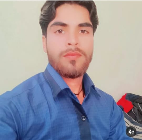 कोल्हुआ गांव के पास बाड़ी नदी में सिर कटा शव मिलने पर मौके पर पहुंचकर पूछताछ करते सीओ कुंदन सिं कोल्हुआ गांव के पास बाड़ी नदी में सिर कटा शव मिलने पर मौके पर पहुंचकर पूछताछ करते सीओ कुंदन सिं