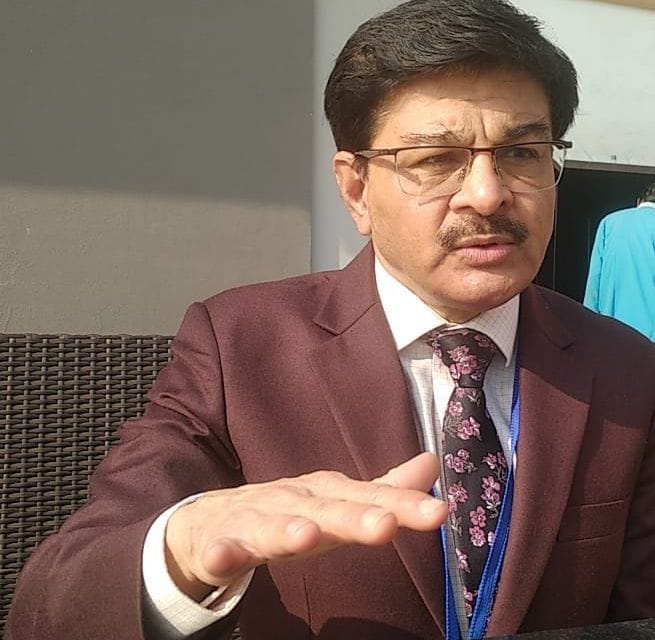 शाहजहांपुर में आईएमए के कार्यक्रम में जिले की टीम को अवार्ड देते अतिथि। स्रोत-संगठन