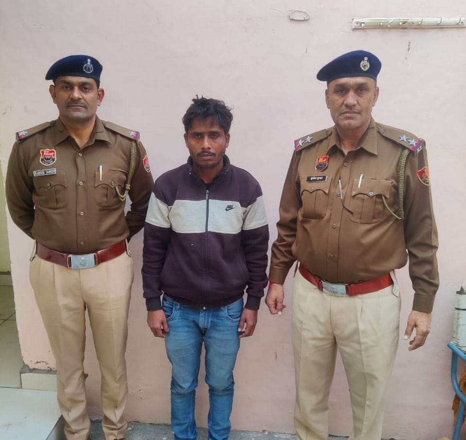 फोटो :46: सोनीपत के गांव सैदपुर में चौकीदार की हत्या करने के आरोप में गिरफ्तार आरोपी सीआईए की ट