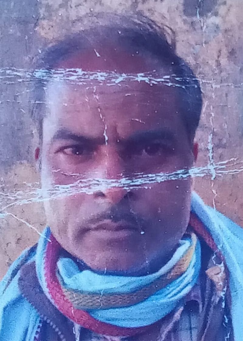 इस्लामनगर में पिकअप की टक्कर से नाले में घुसा ई-रिक्शा। संवाद