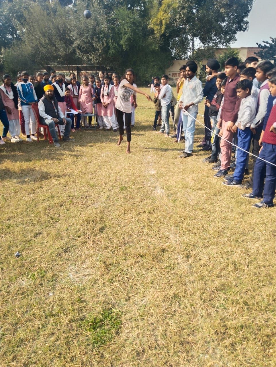 लायस कॉलेज में आयोजित खेलकूद प्रतियोगिता में रस्साकशी प्रतियोगिता में प्रतिभाग करती छात्राएं । लायस कॉलेज में आयोजित खेलकूद प्रतियोगिता में रस्साकशी प्रतियोगिता में प्रतिभाग करती छात्राएं ।