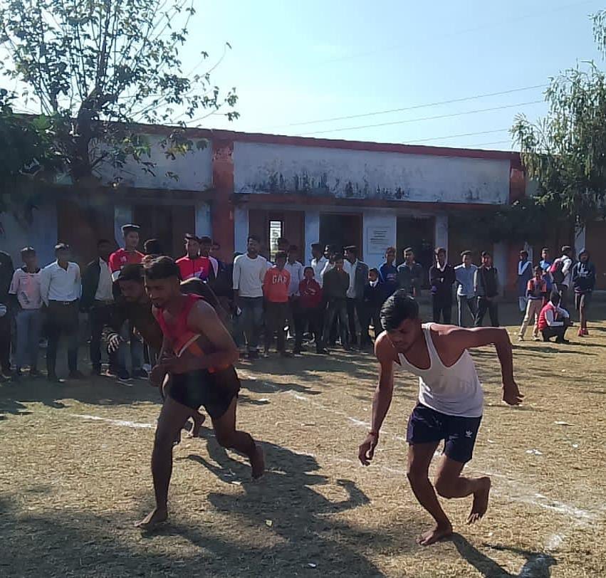 लायस कॉलेज में आयोजित खेलकूद प्रतियोगिता में रस्साकशी प्रतियोगिता में प्रतिभाग करती छात्राएं । लायस कॉलेज में आयोजित खेलकूद प्रतियोगिता में रस्साकशी प्रतियोगिता में प्रतिभाग करती छात्राएं ।