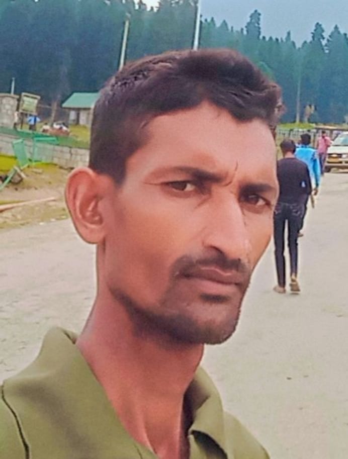 घटनास्थल पर जांच करने पहुंची पुलिस। संवाद घटनास्थल पर जांच करने पहुंची पुलिस। संवाद