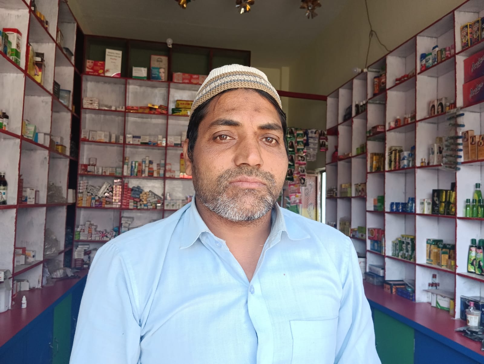 इस्लाम न्रगर में बनी कच्ची नाली । संवाद