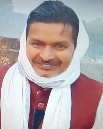 कुंडा कोतवाली के बरई दुअर पुल पर सड़क हादसे में दम्पती मौत के बाद जुटी भीड़। संवाद कुंडा कोतवाली के बरई दुअर पुल पर सड़क हादसे में दम्पती मौत के बाद जुटी भीड़। संवाद
