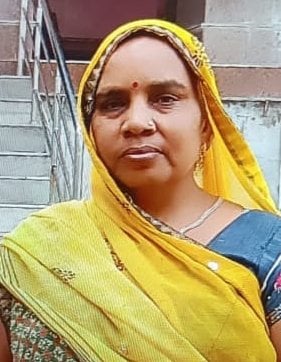 कुंडा कोतवाली के बरई दुअर पुल पर सड़क हादसे में दम्पती मौत के बाद जुटी भीड़। संवाद कुंडा कोतवाली के बरई दुअर पुल पर सड़क हादसे में दम्पती मौत के बाद जुटी भीड़। संवाद