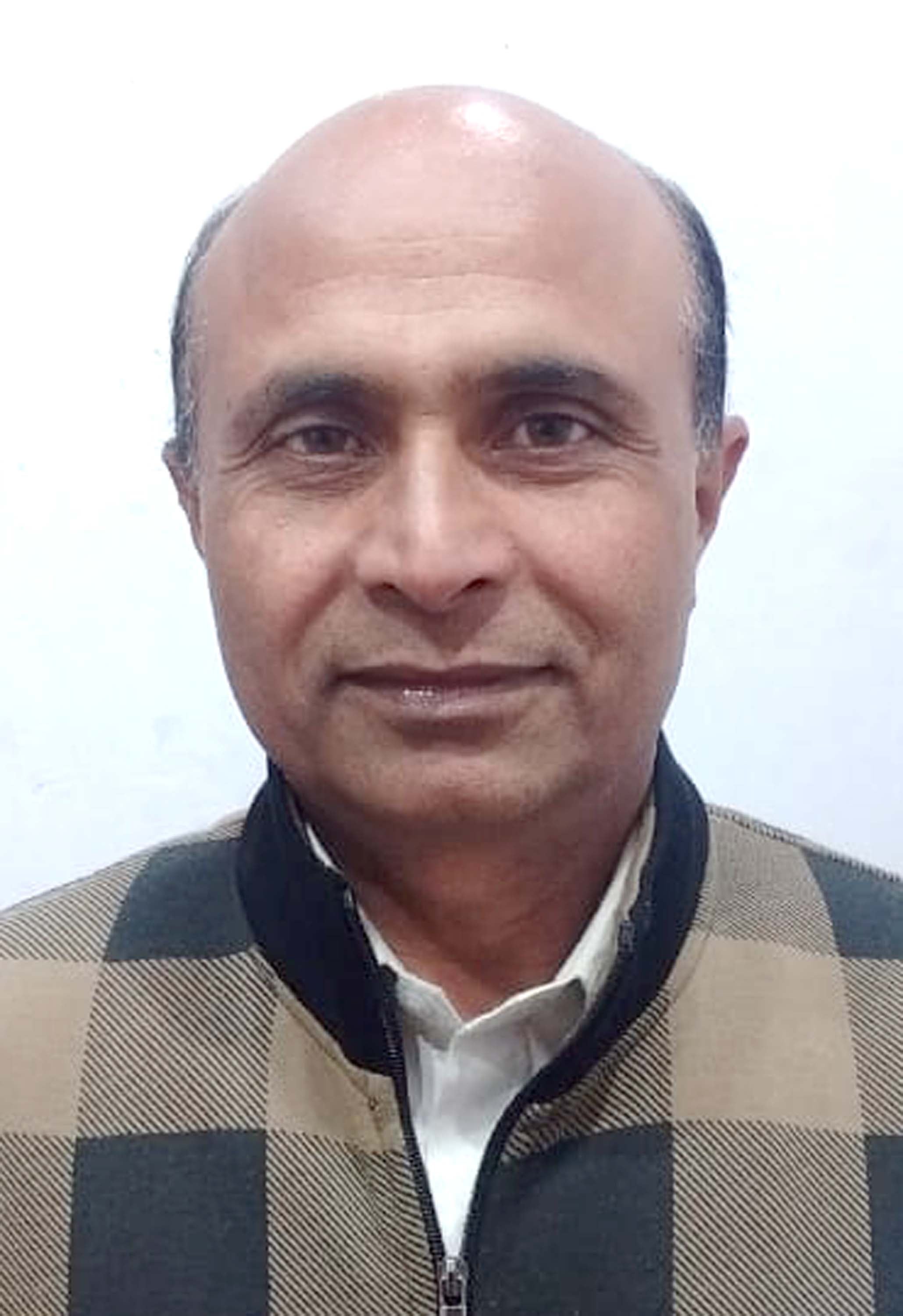अंबाला सिटी से सटे गांव जलबेड़ा में मेन सड़क के साथ बना तालाब। अंबाला सिटी से सटे गांव जलबेड़ा में मेन सड़क के साथ बना तालाब।