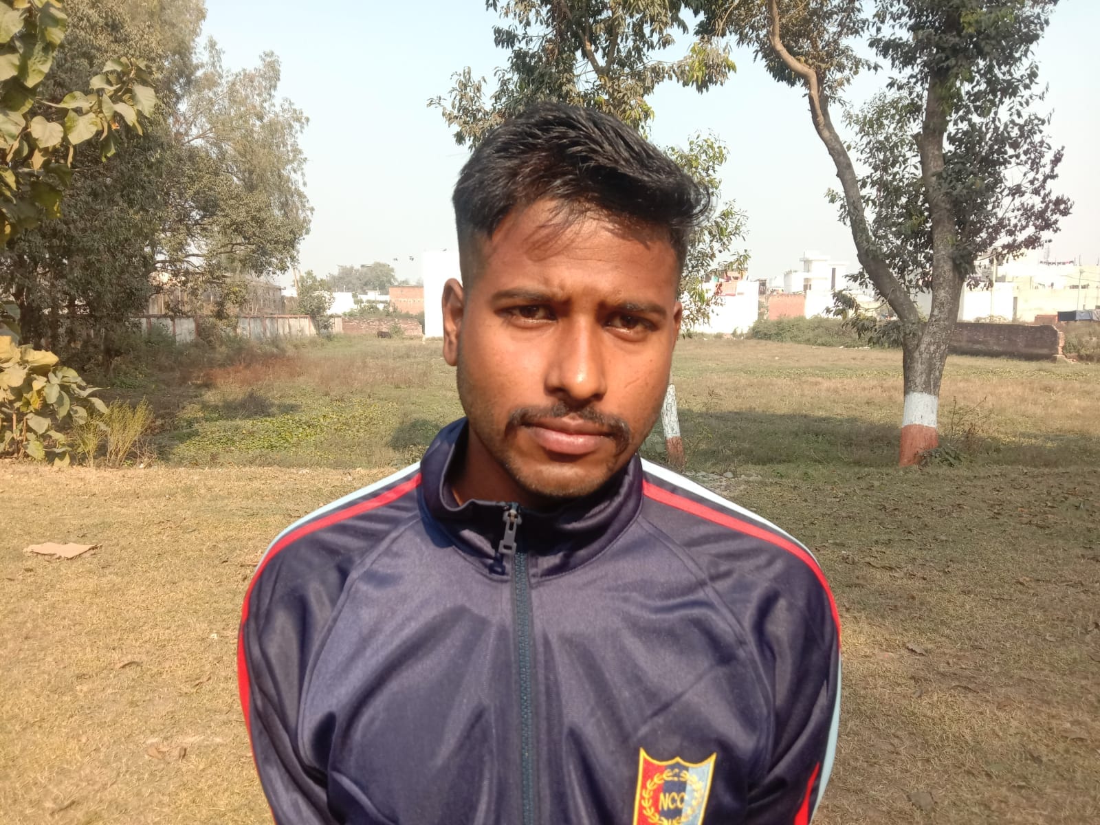 शारदा नदी पर बनाया जा रहा पैंटून पुल ।