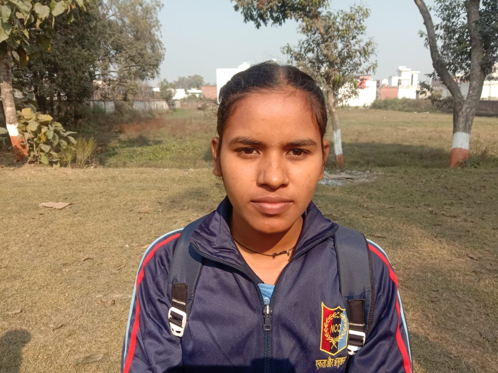 शारदा नदी पर बनाया जा रहा पैंटून पुल ।