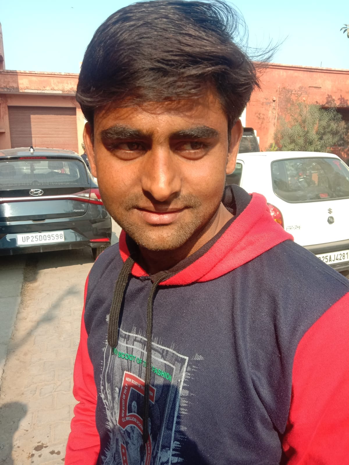 दुधियाखुर्द अंडरपास से निकलता बाइक सवार । संवाद