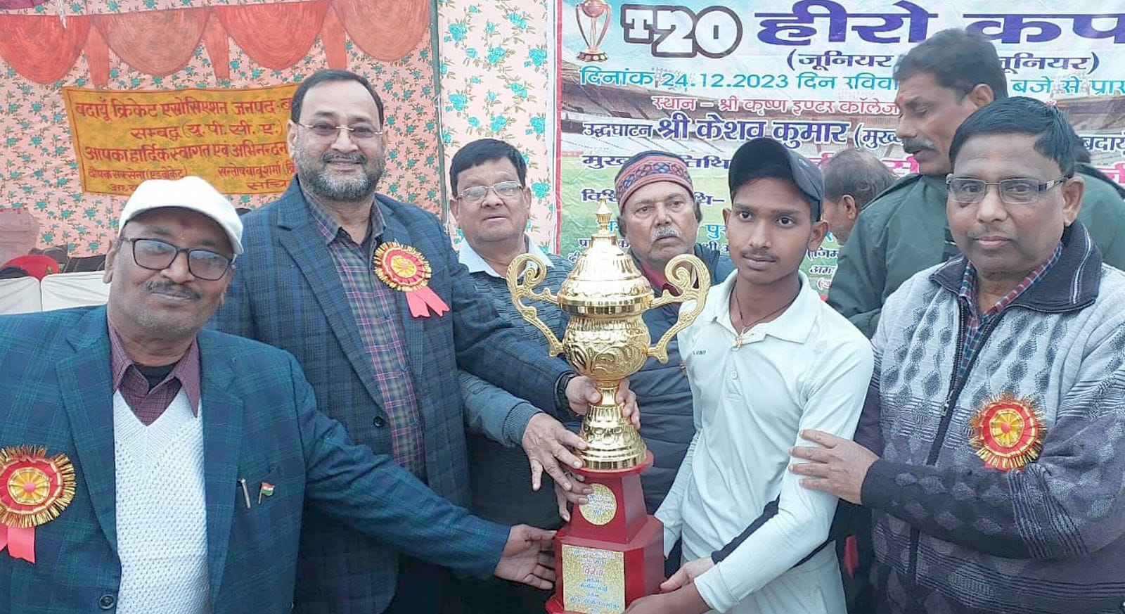 एसके इंटर कॉलेज के मैदान पर मैच खेलते खिलाड़ी। स्रोत-स्वयं