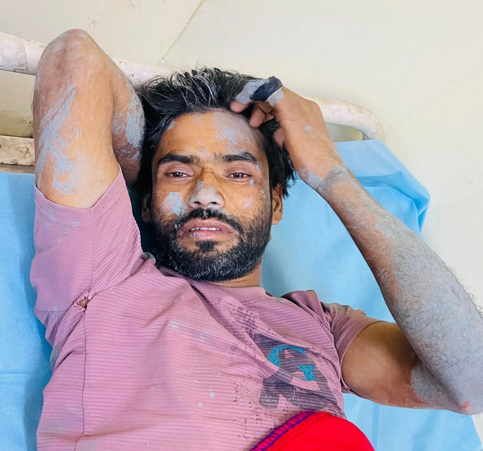 इस्लामनगर कस्बे में  इसी ओवर हेड टैंक में घुसे थे मजदूर। संवाद