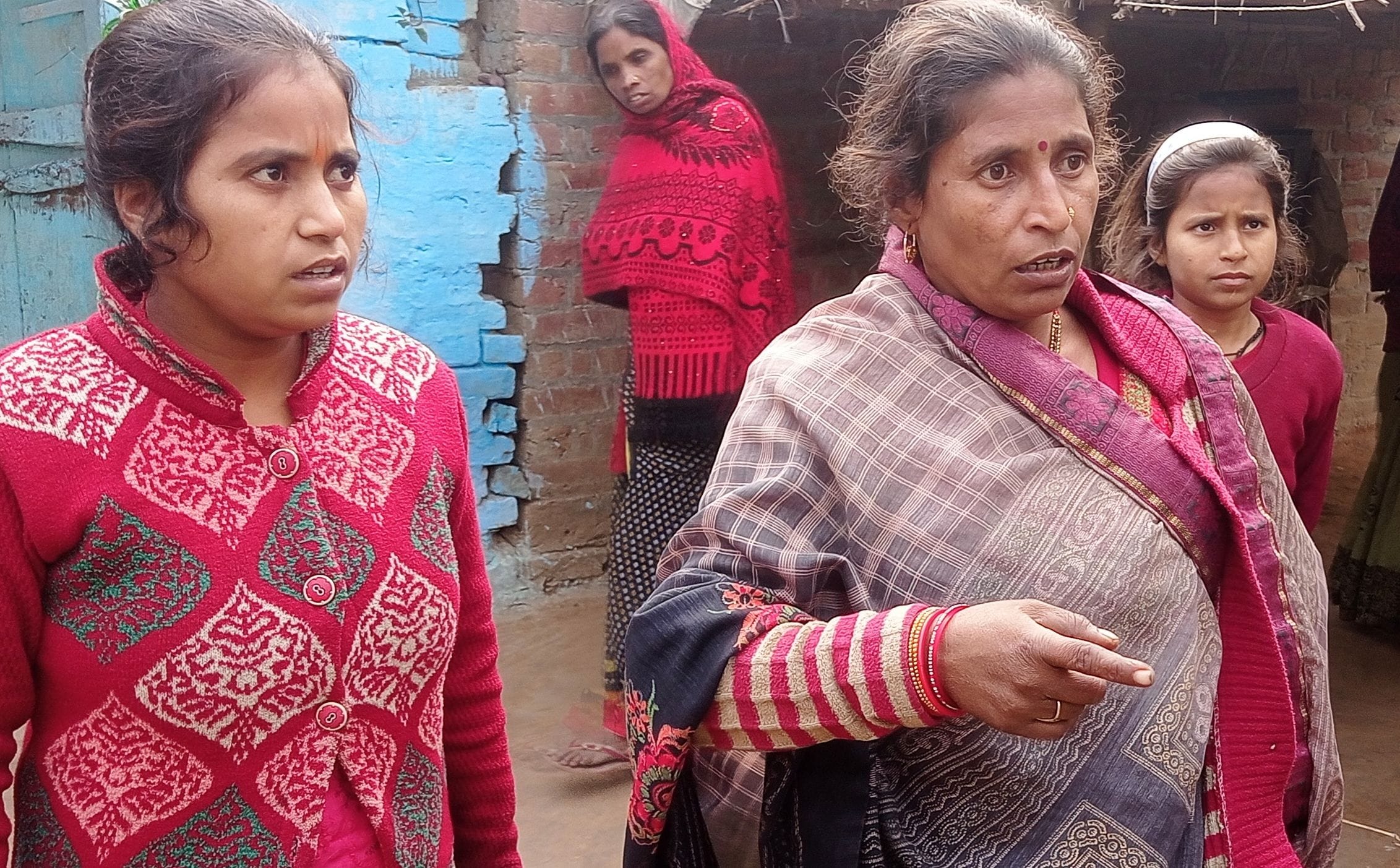 जलालाबाद में बच्ची के रोते बिलखते परिजन। संवाद