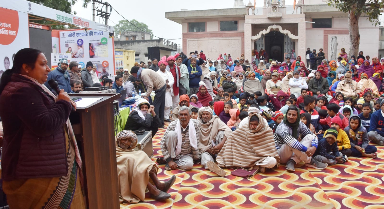 फोटो: 05रेवाड़ी। कार्यक्रम में नृत्य प्रस्तुत करतीं बालिकाएं। स्त्रोत: डीआईपीआरओ फोटो: 05रेवाड़ी। कार्यक्रम में नृत्य प्रस्तुत करतीं बालिकाएं। स्त्रोत: डीआईपीआरओ