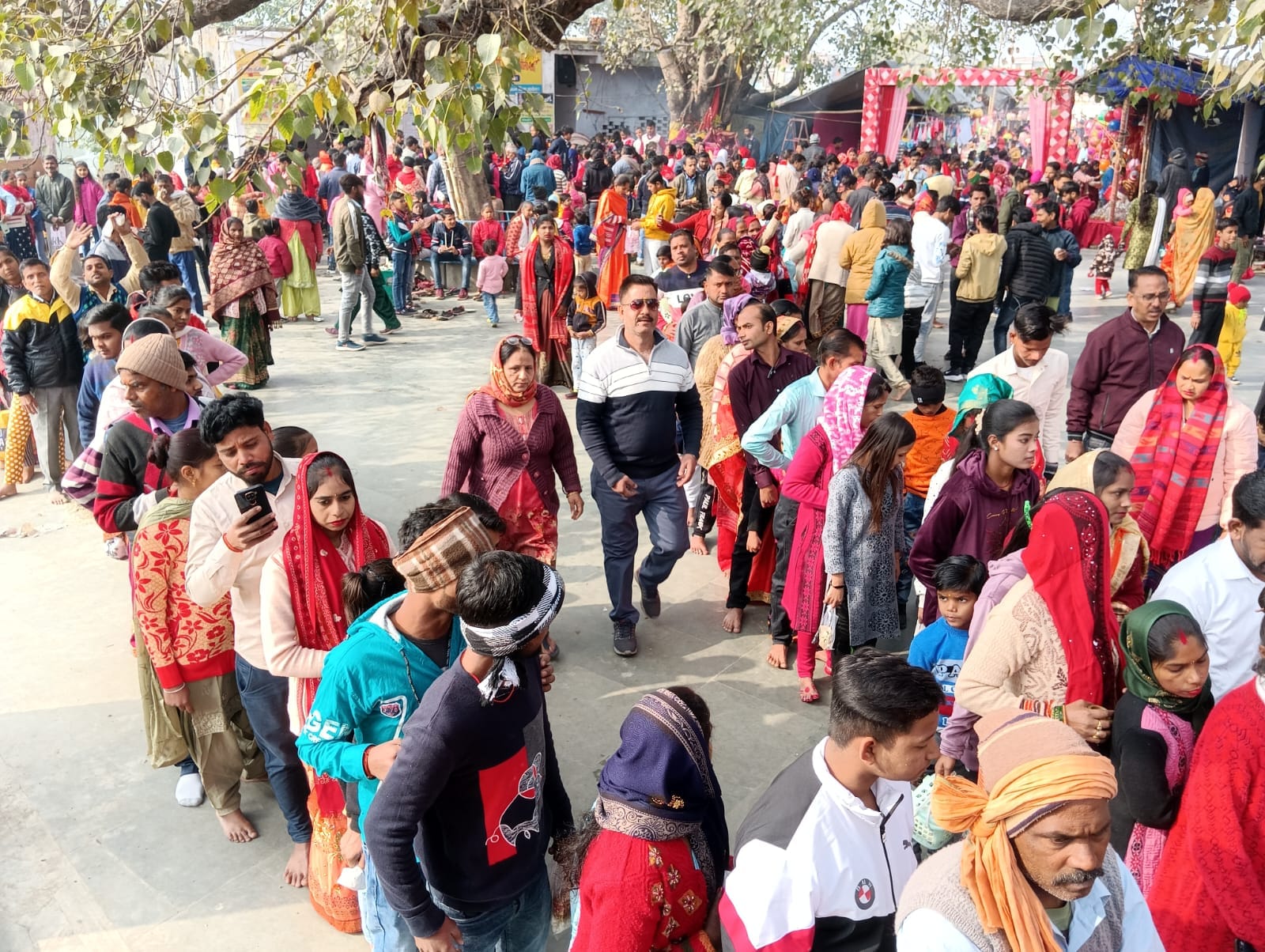 साल के पहले दिन शहर के यशवंतरी देवी मंदिर पर दर्शनो के लिए लगी श्रंद्धालुओ की लाइन । संवाद