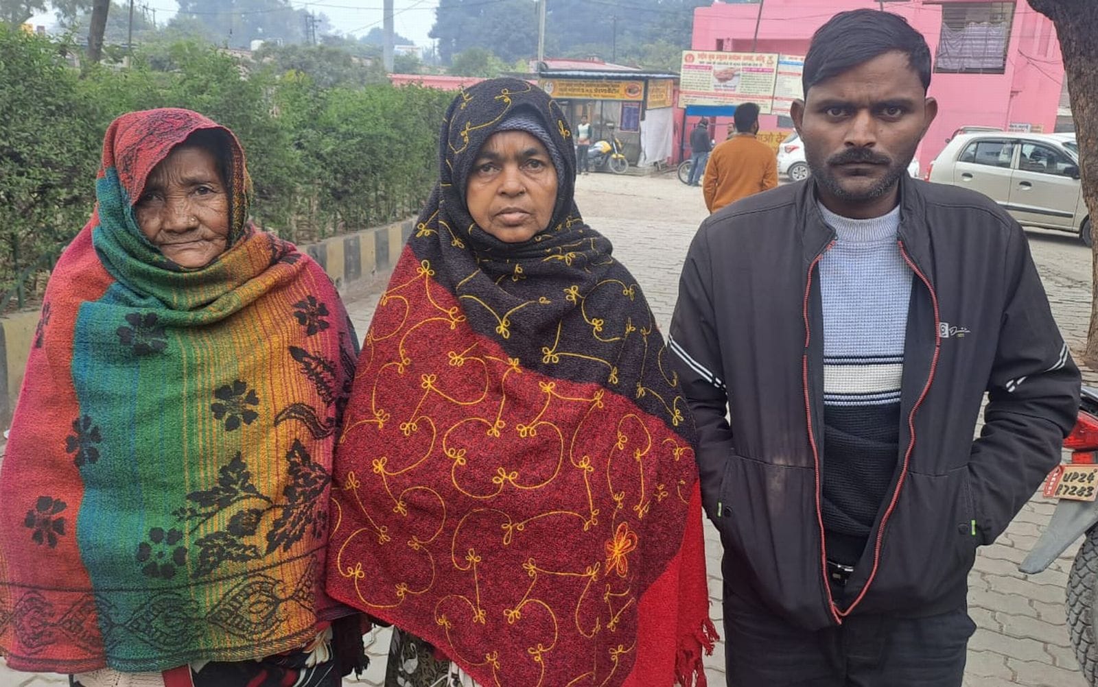 महिला अस्पताल की ऑफिस में सीसीटीवी फुटेज देखते सिटी मजिस्ट्रेट रामजी लाल, संवाद