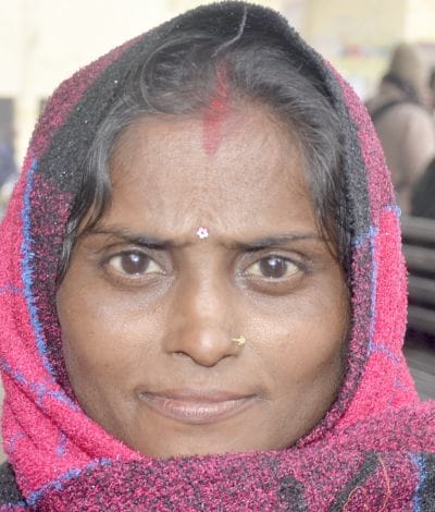 सब्जी मंडी में खरीदारी करती महिला। संवाद सब्जी मंडी में खरीदारी करती महिला। संवाद