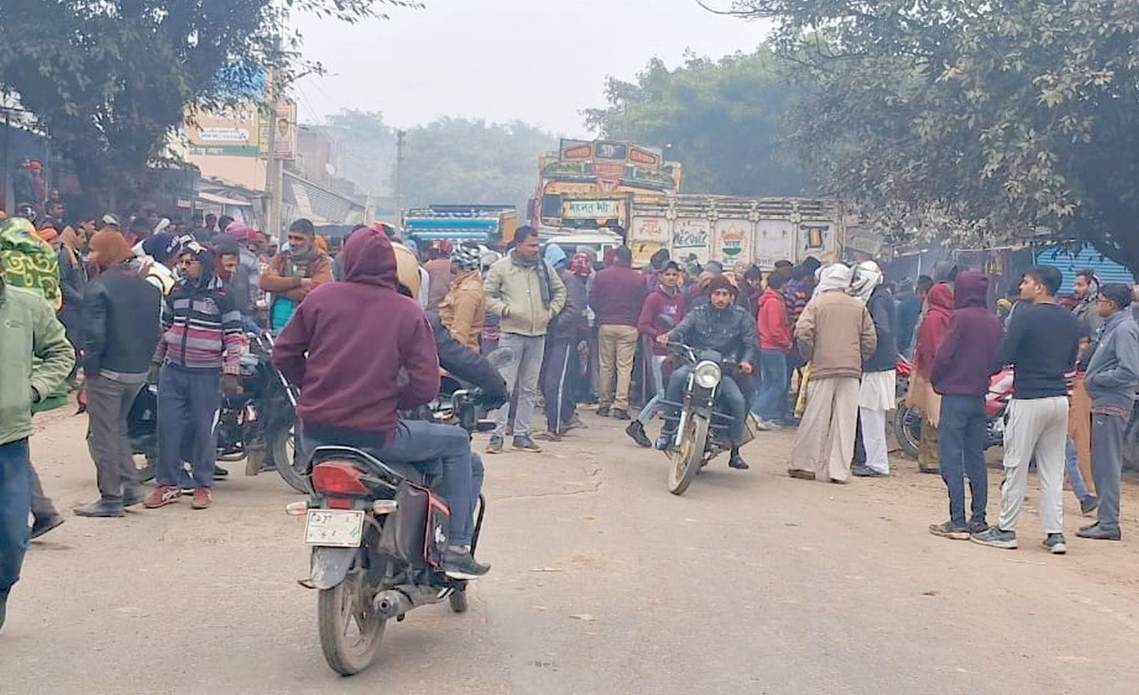 सब्जी मंडी में खरीदारी करती महिला। संवाद सब्जी मंडी में खरीदारी करती महिला। संवाद